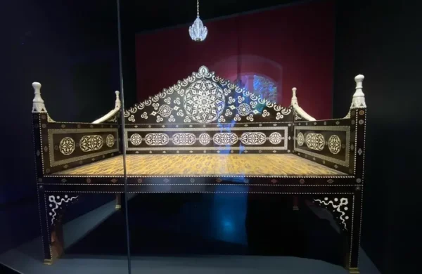 (Ahşap &Uuml;zerine Sedef Kakmalı Sultan IV. Murat Tahtı (Esra &Ouml;zdil Durmuş)