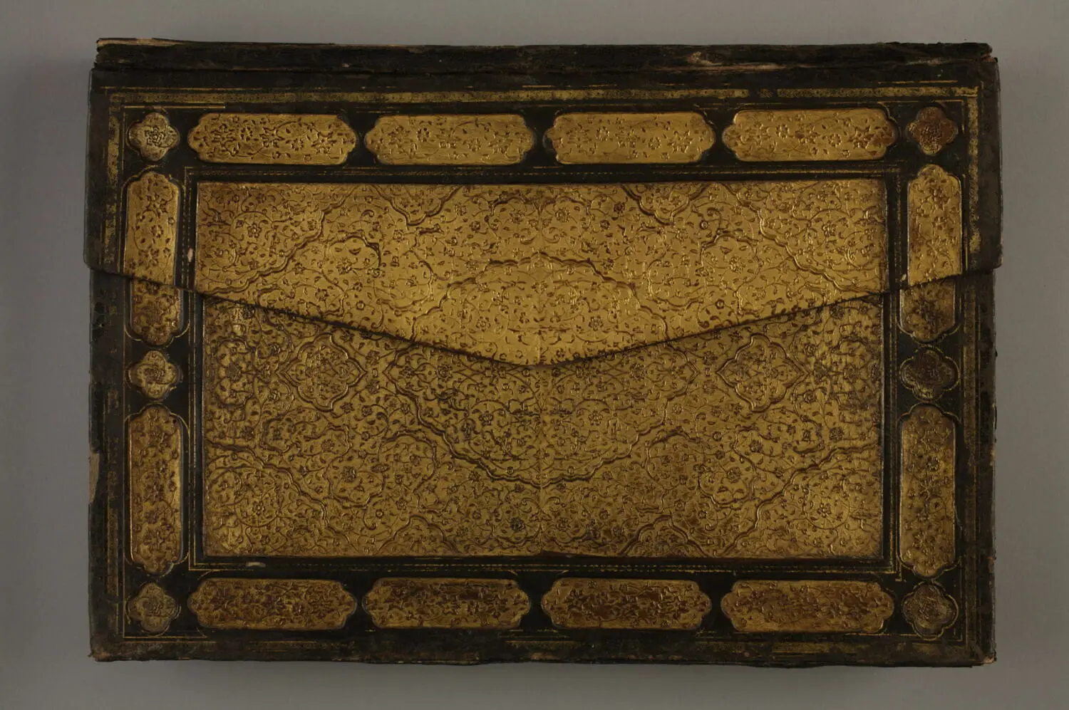 Deri Kanatlı Cilt - İran XVI. YY. (Louvre M&uuml;zesi)