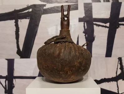 Deri Süt Kabı - Kenya (Cornell Üniversitesi Herbert F.Johnson Sanat Müzesi)