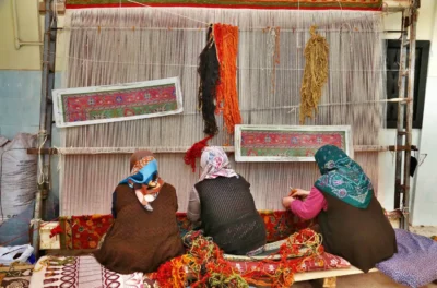 Halı Dokuyan Kadınlar