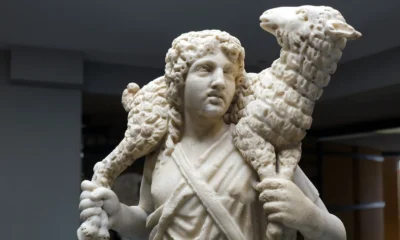 İyi Çoban İsa Roma Mermer Bahçe Heykeli MS 300-50 (Katar Müzesi)