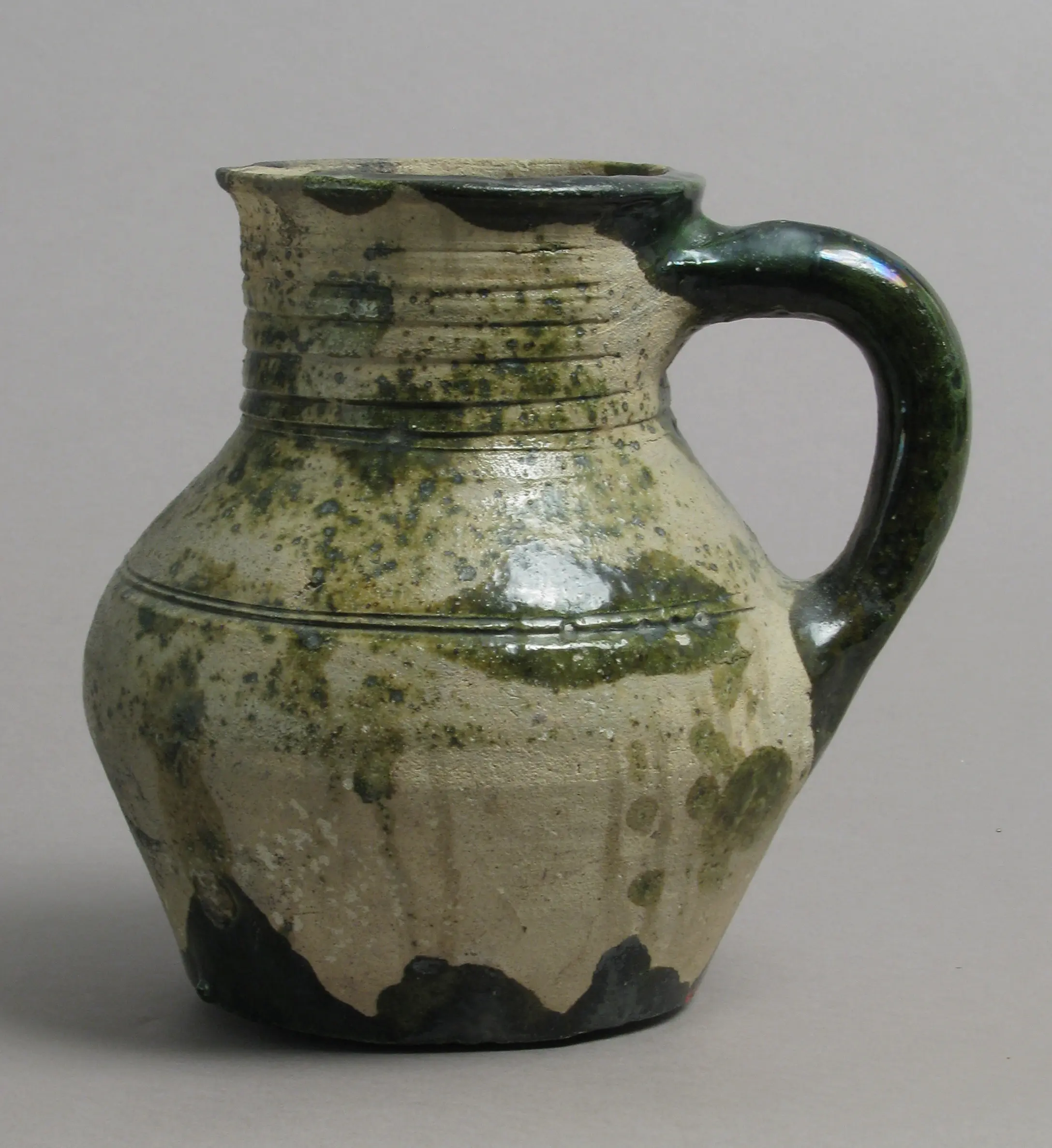 Kulplu Toprak Sürahi - İngiliz 16.YY. (metmuseum)