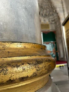 Maişet Uğruna Hüzünlenme, Rızık, Kerim Olan Allah'tandır. Üsküdar Mihrimah Sultan Camii Sütun Bilezik Yazısı