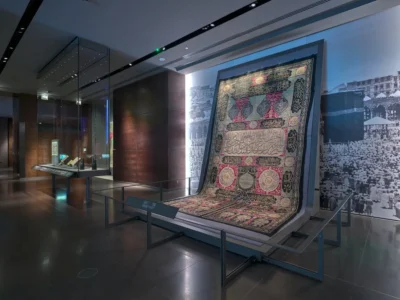 Osmanlı Dönemine Ait Kabe'nin Sitara Kapı Kumaşı (Katar Müzesi)
