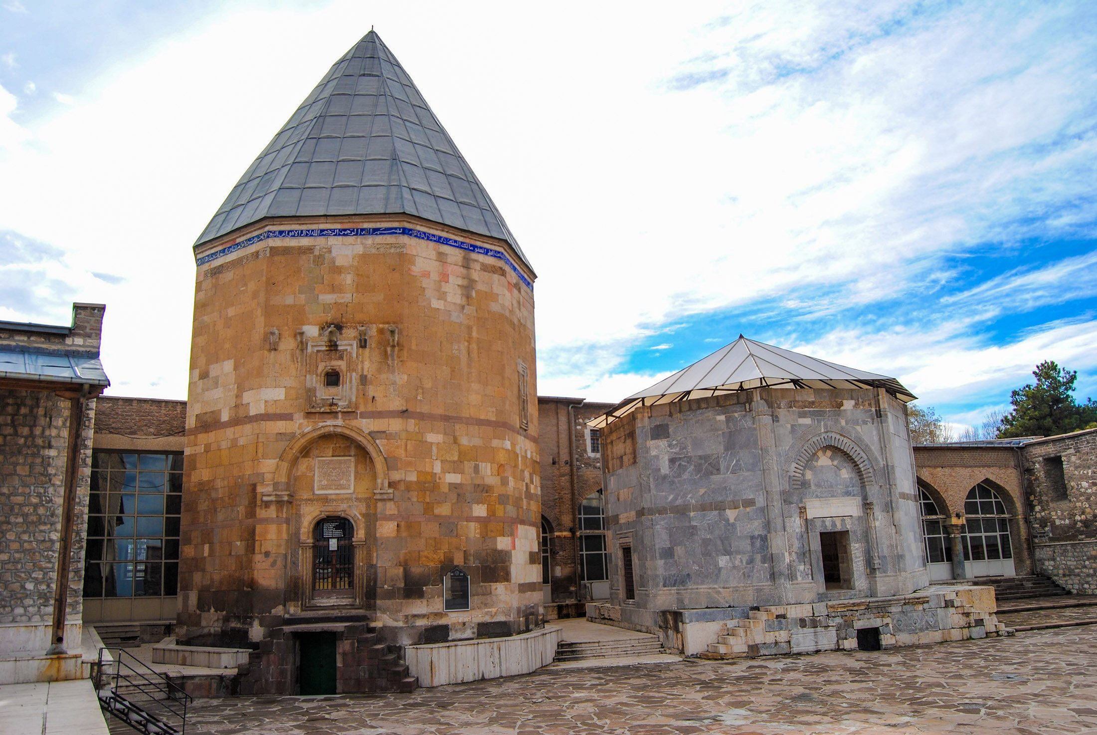 Selçuklu Sultanları Türbesi - Alaeddin Camii Konya