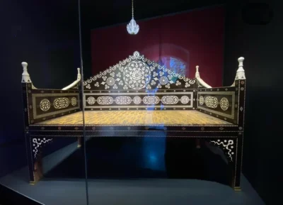 Sultan IV. Murada Ait Ahşap Üzerine Sedef Kaplamalı Bitkisel Palmet, Lotus Ve Rumi Kompozisyon Sultan Tahtı - Topkapı Sarayı İstanbul M.1612 (Fot.Esra Özdil Durmuş)